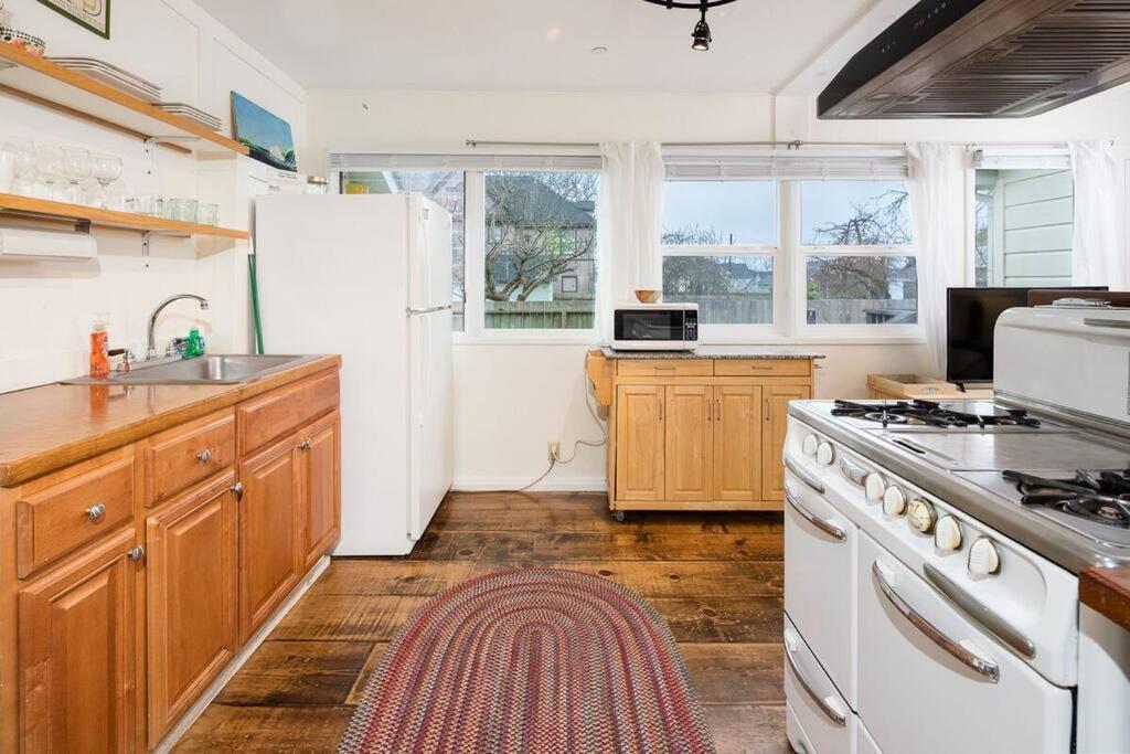Downtown Digs-Sauna, Hot Tub, Bikes - Fun Times! Arcata Bagian luar foto