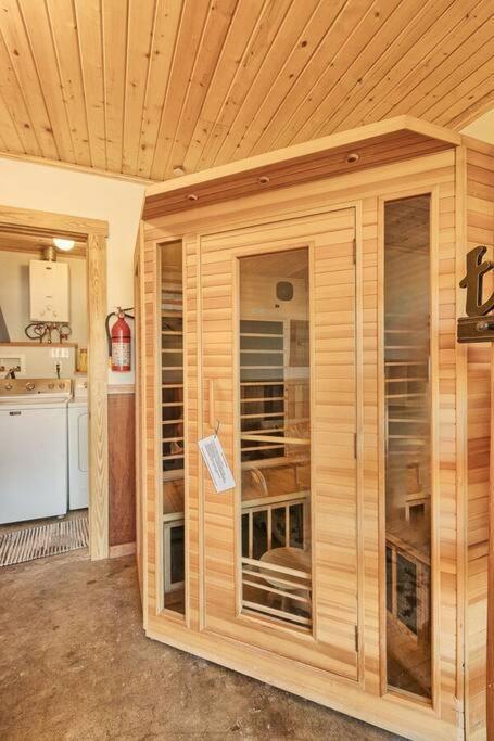 Downtown Digs-Sauna, Hot Tub, Bikes - Fun Times! Arcata Bagian luar foto
